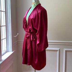 VICTORIA’S SECRET Short Burgundy Robe ❤️